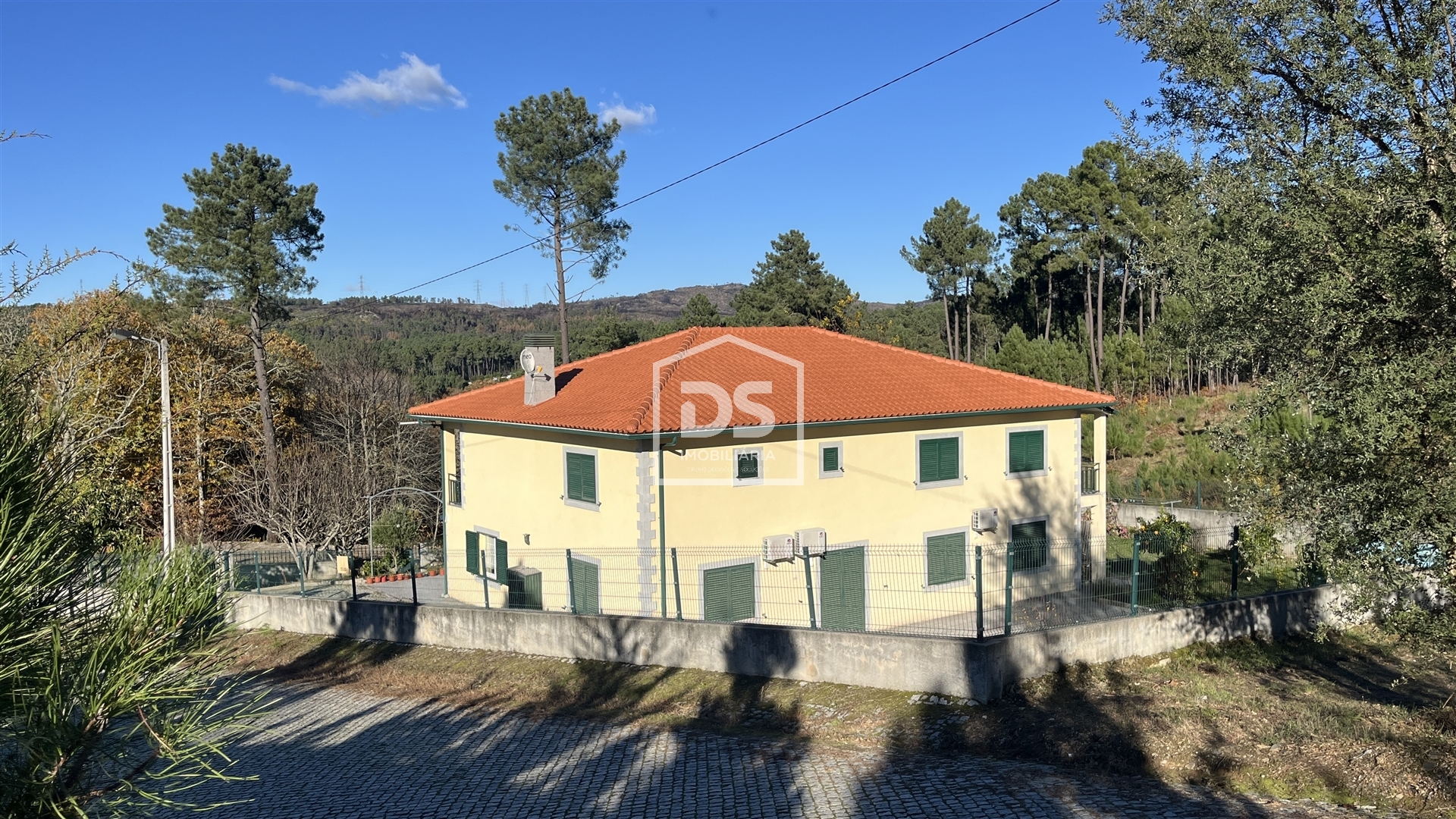 Moradia Independente, Trás os Montes, T5, Possível dividir em T2 e T3 rentabilidade 5,6 a 7,5 %